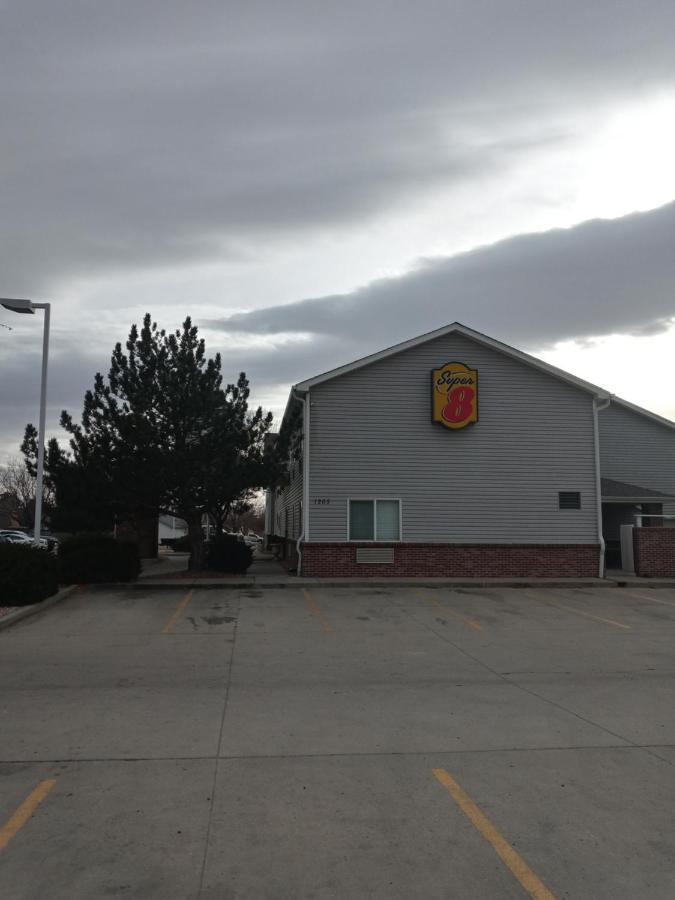 Hotel Super 8 By Wyndham Windsor Exterior foto