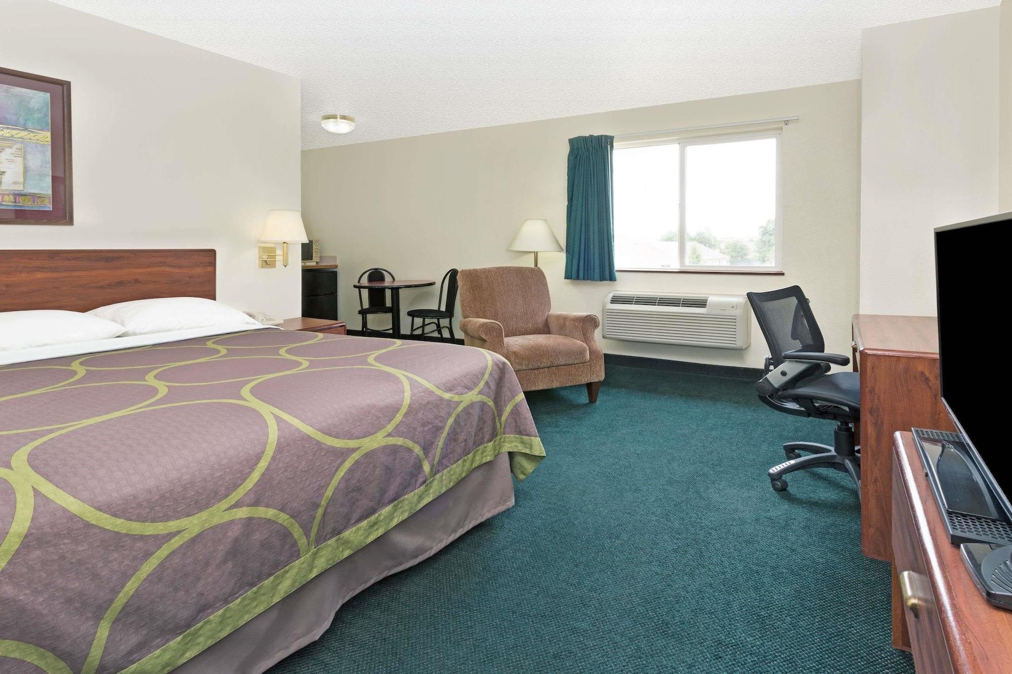 Hotel Super 8 By Wyndham Windsor Exterior foto