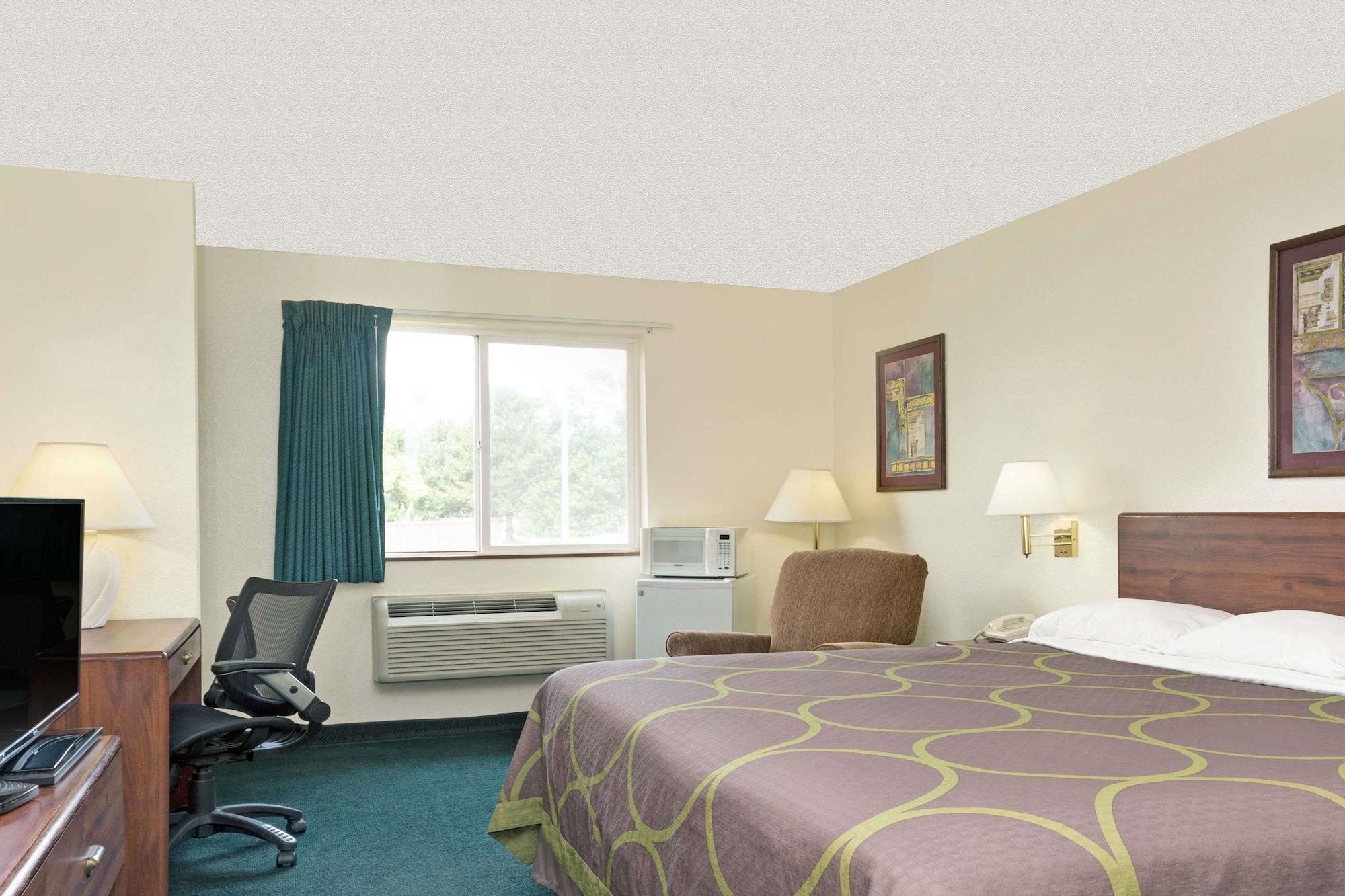 Hotel Super 8 By Wyndham Windsor Exterior foto