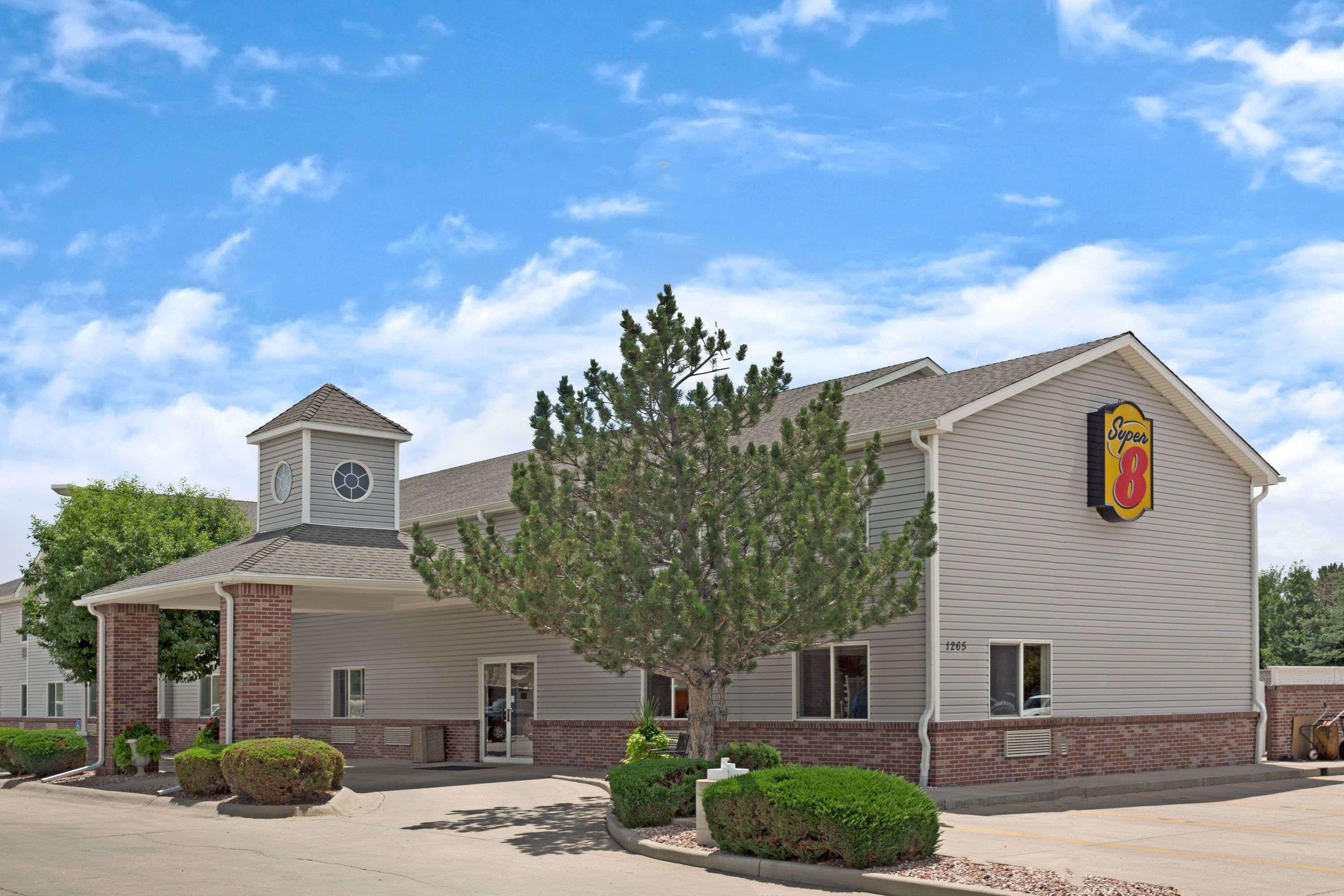 Hotel Super 8 By Wyndham Windsor Exterior foto